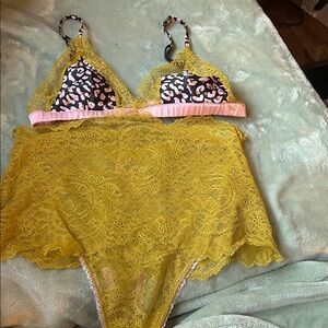 Yellow Lace Lingerie Set with Leopard Print